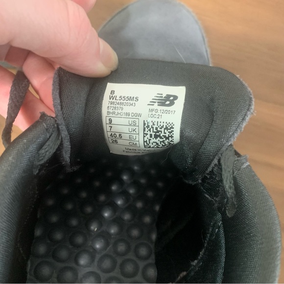 New Balance Shoes - Picture 3 of 4